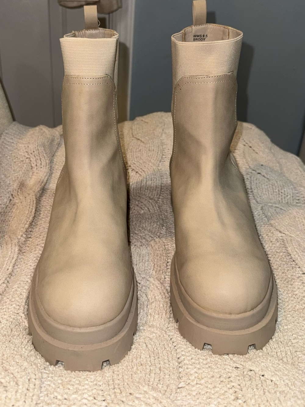 Women’s Chunky Chelsea Boots in Beige - Brand: